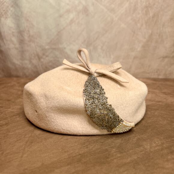Vintage 40s Glamour Felts Tan Wool Round Pill Box Hat Beaded Bow Old Hollywood - Picture 1 of 8